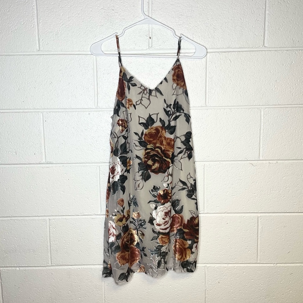 < Japna Floral Velvet Burnout Mini Dress > - Picture 2 of 4
